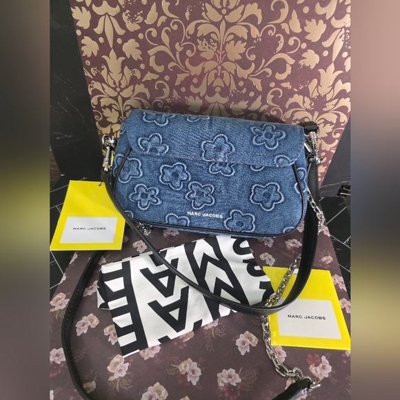 Marc Jacobs Blue Floral Denim Crossbody Bag. Come 2 straps and dust bag. - Picture 3 of 10